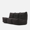 En modern, tresitsig Mod 3 Movie Couch med djup, plyschig svart klädsel, med tuftade kuddar och en låg, armlös design mot en vit bakgrund - perfekt för fans av myke møbler och elegant, modulär soffstil.